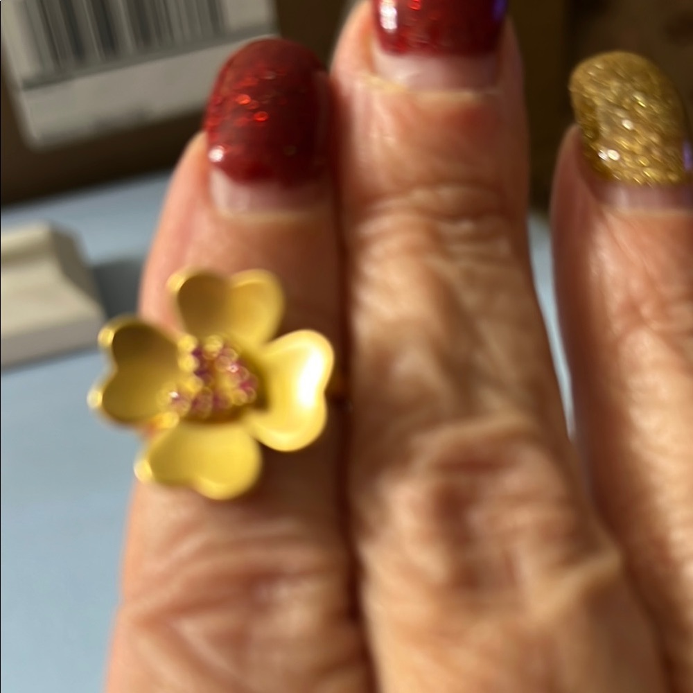 Chic Gold Floral Ring with Pink Accents